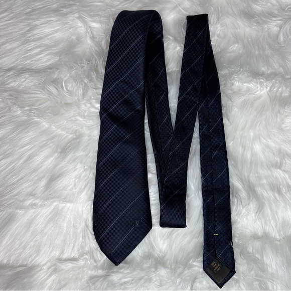 Authentic Louis Vuitton Tie - Picture 14 of 15